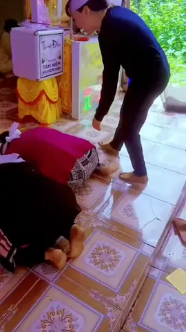 ngất xỉu khi lại