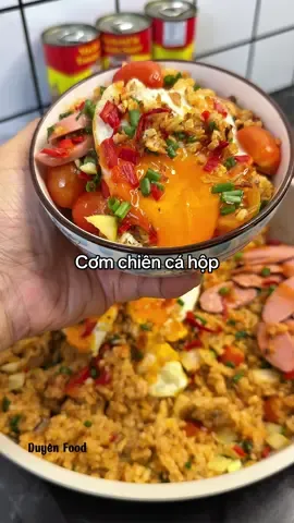 Cơm chiên cá hộp #comchien #anngonnaugon #nauancungtiktok #comchiencahop #monngonmoingay 