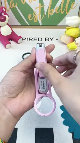 Sekiranya terdapat orang tua di rumah, gunting kuku dengan kaca pembesar ini mesti diatur