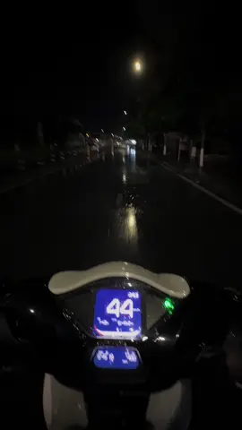 Bạn có bao giờ vừa chạy xe vừa khóc Bạn đã bao giờ buồn đến nỗi cào xé tâm can, nhưng vẫn gượng cười như chưa có gì chưa? Bạn đã bao giờ đau đến tột cùng nỗi đau mà vẫn phải cố gắng sống từng ngày chưa? Tại sao bạn phải giả vờ ổn trong khi bản thân đang tồi tệ vô cùng.. 🛵🛵🛵 #fypシ #xh 