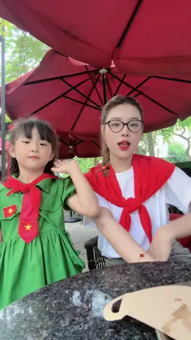 Con ơi là connnnn .  Đánh nhau với nhạc là di truyền từ gen  ạ =))))) #Kieungoctrinh #trinhdoxinh 