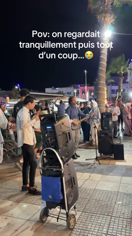 Elle voulait juste se plaindre finalement je pensais qu’elle a allait chanter🤣🤣#dramaqueen #voyage #restaurant #maroc #CapCut 