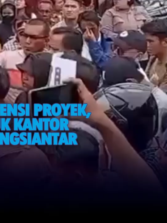 DIDUGA INTERVENSI PROYEK, MASSA GERUDUK KANTOR KEJARI PEMATANGSIANTAR #KejaksaanNegeriPematangsiantar #GerakanPeduliAdhyaksa #IntervensiSeorangPejabat #Hukum #SNN #SIBNewsNetwork #sibtv #sibnews