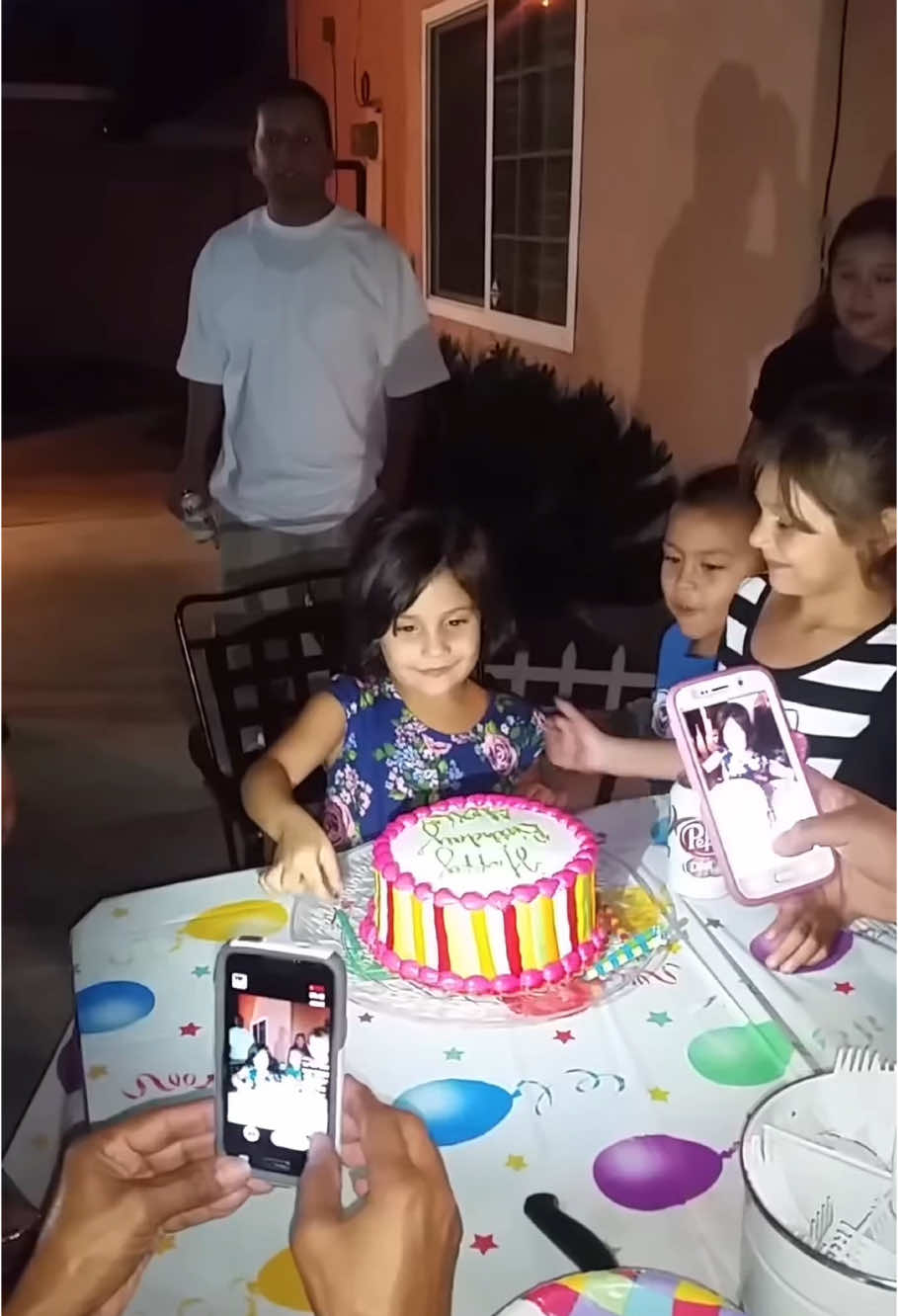 She looks really angry😡😡!!!#foryour #kids #kidsoftiktok #funny #funnyvideos #birthday #birthdayparty #cake #prank #fyp #tiktok 