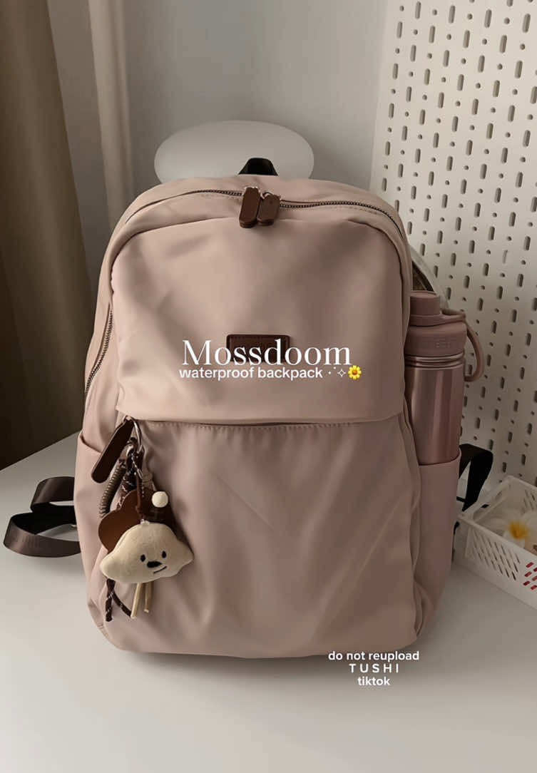 Replying to @Lunna ofc waterproof! 🤭💗 15inch backpack from @MOSSDOOM.MY dalam dia luas, muat laptop, tablet, file A4 juga.  #backpack #schoolbag #unibag #begsekolah #whatsinmybag #mossdoom 
