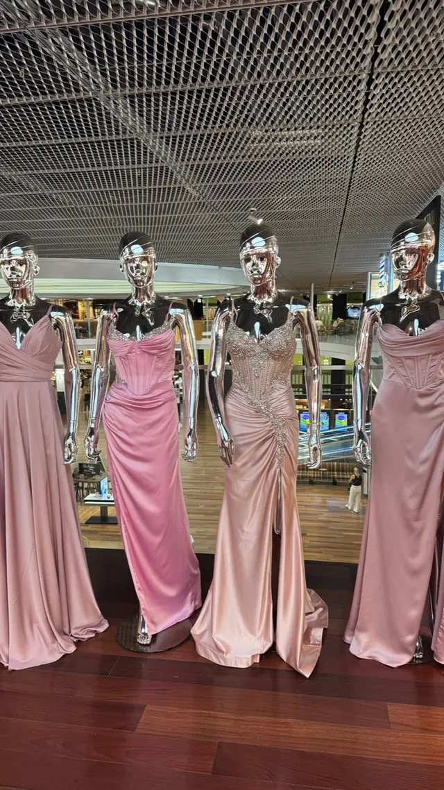 #fyp #promdresses #spreitenbachtivoli #abendmode #cocktaildresses 