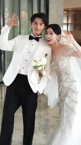 Hậu trường phim thứ 10 “夫人她套路太深” (Phu nhân, cô ấy quá nhiều mưu kế) 1 năm rồi mới thấy họ có thêm cái đám cưới 🥹.  Con đầy đàn rồi nhưng chỉ có 2 cái đám cưới 😂 #王道铁赵佳 #wangdaotie #zhaojia #shortdrama #chinesedrama