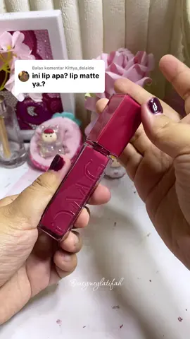Membalas @Kittya_delaide lipvinyl ini tuh ka . Jadi hasilnya glosy tapi awet yaps