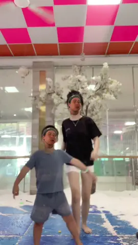 nhỏ này chui đâu ra zậy:)? #hiphopdance #fyp #xuhuong 