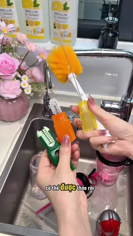 Trẻ em phải uống nước mỗi ngày khi đến trường, vì vậy cốc phải được vệ sinh thường xuyên. Giống như bàn chải cốc 5in 1 này, bạn nên có một cái ở nhà!! #banchaicoc5trong1 #creatorsearchinsight #banchaicocdanang #thietthuc #jizonguyen 