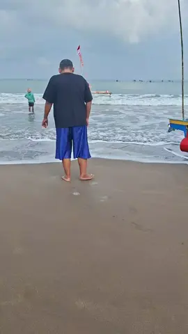 Bisa Nginjakin Kaki Lagi Di Pasir Pantai Aja Udah Alhamdulilah Banget...Tetap Semangat Nikmati Prosesnya Utk Para Pejuang Fraktur....😇🙏 #Pangandaran #pangandaranbeach #pejuangfraktur #frakturtibiafibula #pengobatanalternatif 