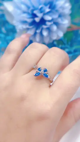 European and American new rotatable butterfly ring for women 🦋🦋💍💍 #dreamring #loveyou #ring #engagement #engagementring #viralvideo #anillosdepromesa💍💍 #jewelry #fypシ #euhomy #euhomyicemaker #dealsforyoudays #tiktokshopsummerturnup #blackfriday #laborday  #getreadyforfashionweek #rushready2025#tiktokshoplabordaysale 