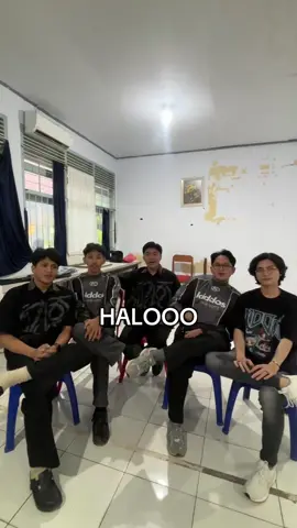 Behind The Scene manggung di SMA Negeri 5 Makassar 😆🎤 thank you SMAN 5, kalian luar biasa! 🤍 #kiddosband #bts #band #cover #coversong 