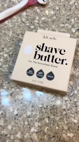I love this shave bar, it smells great and makes my legs soooo smooth😊 #shaving #bodycare 