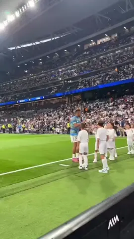 Kylian and the kids mascots at the game against Osasuna🤩 #mbappe #kylianmbappé #realmadrid #fyp #foryou 