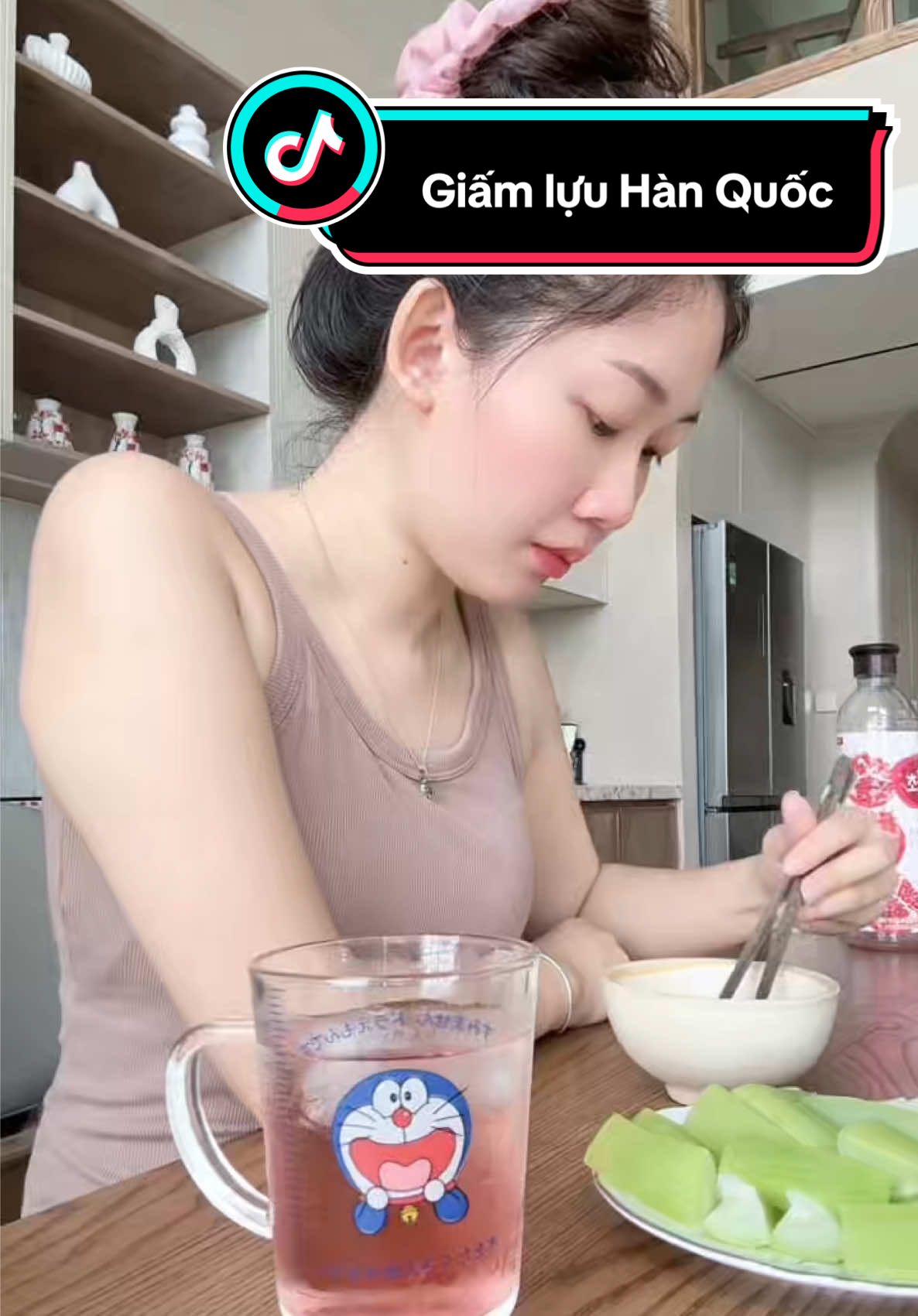 Ngày nào mình cũng pha 1 cốc giấm lựu uống, riêng bữa nào có đồ xào chiên các thứ là phải kèm 1 cốc pha loãng thêm đá lạnh ☺️🤭 #giamluu #giamluuhanquoc #dadepdangxinh #xuhuong #giare 