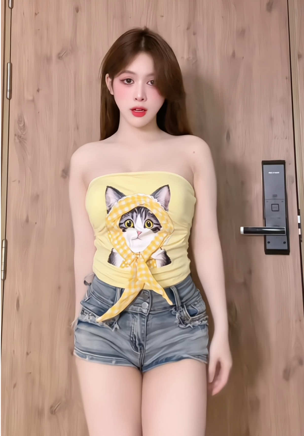Cái tóc cứ chèn vô mặt 😤
