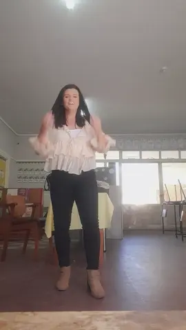 Not a teacher walking in🤭🙈 #fyp #viral #trend #dance #teacher #assistant 
