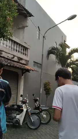 kamu ga stres, cuma butuh 2 tak aja #xyzbca #tuaklasik💨 #fypage #rc100indonesia #suzukiswift 