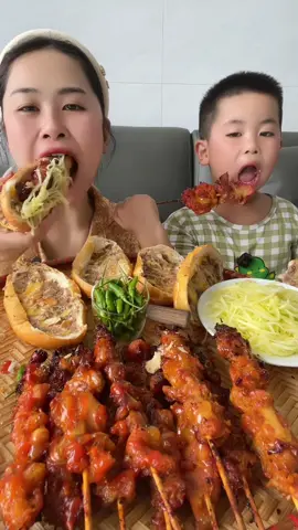 Mukbang bánh mì thịt nướng Campuchia #dungthichan #ancungtiktok #mukbang #nhatkimanh #lauracoffee 