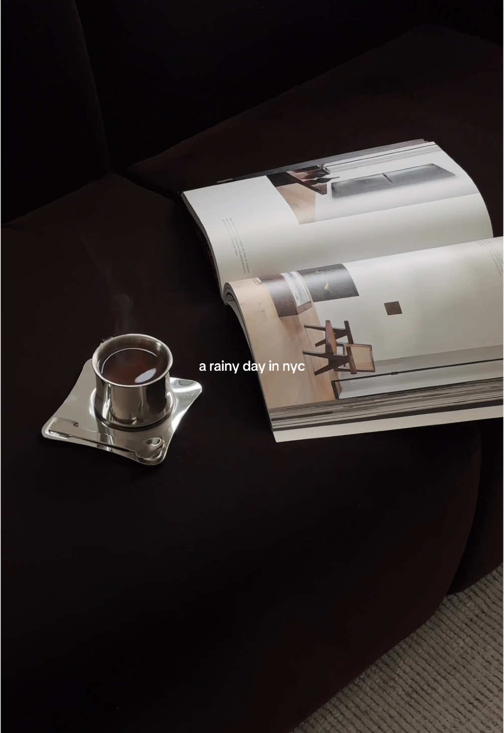 The coziest kind of day ☁️ #interior #interiordesign #nyc #nycapartment #roomwithaview #rainyday #slowmorning  #apartmentinspo 