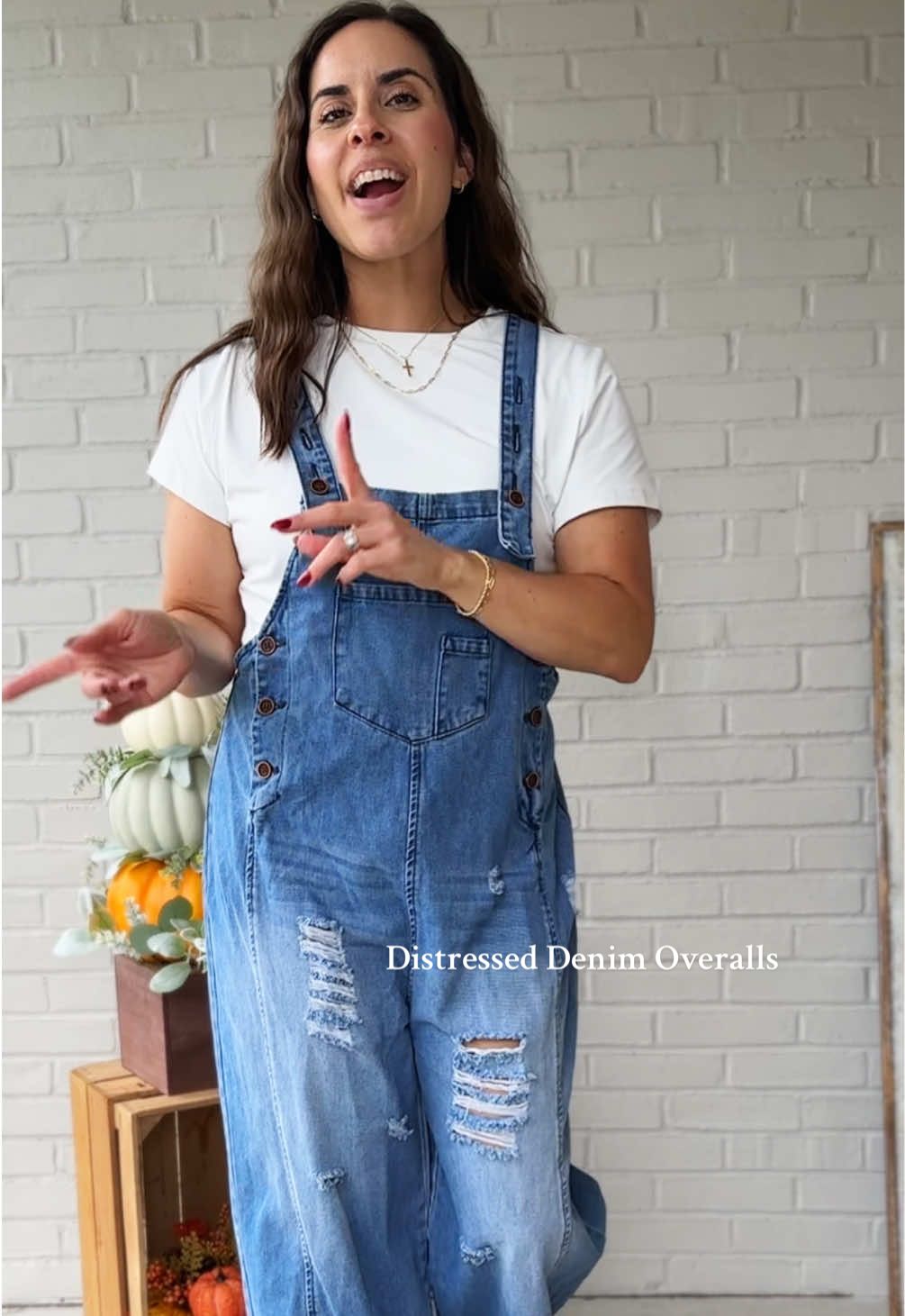 These distressed denim overalls are so freaking cute and easy to wear! Plus, they’re going to be really versatile in the fall and winter- just add a fitted tee or a warm sweater underneath! #denimoveralls #fashionover40 #overalls #distresseddenim #womensfashion 