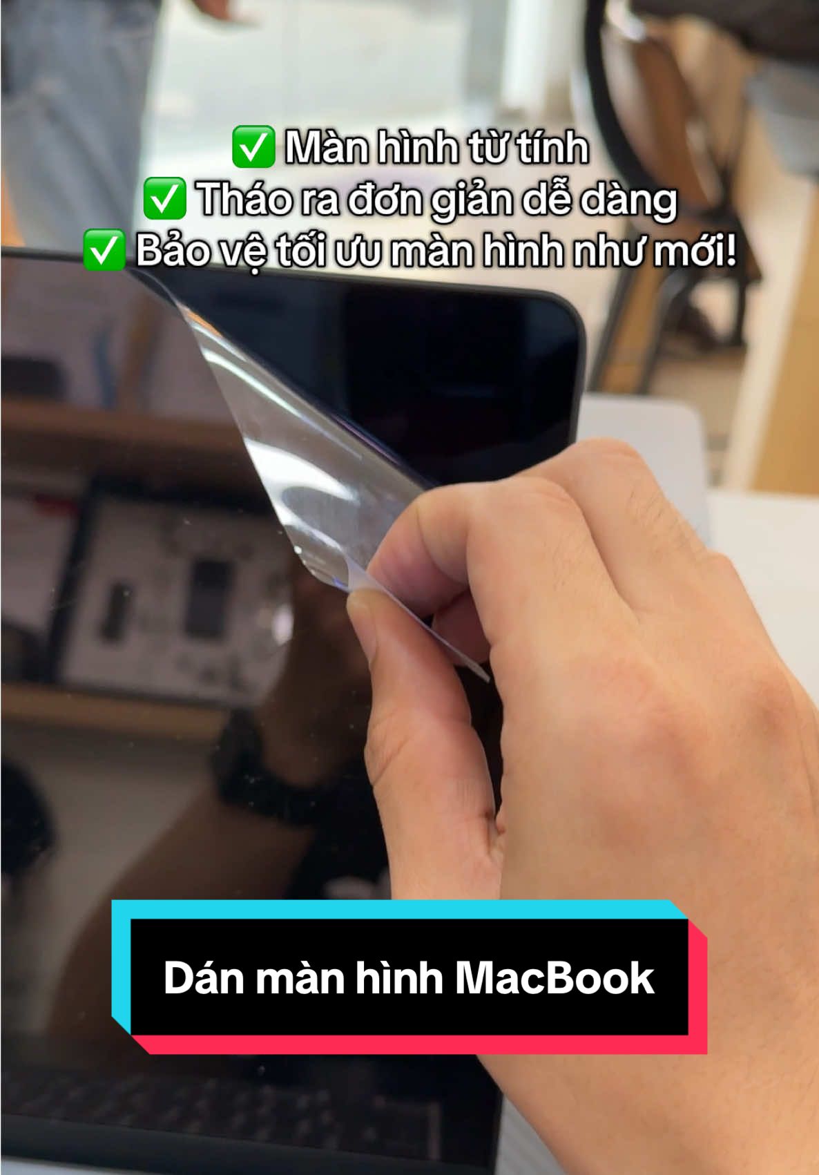Dán màn hình MacBook có nên hay không? cùng xem nha #LearnOnTikTok #macbook #thanhcongnghe #danmacbook #macbooktips 