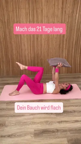 ✅ Möchtest du deinen Unterbauch flach bekommen? Wünschst du dir straffe Beine und definierte Arme? Dann ist das hier für dich! 💪🏻💪🏻💪🏻 ✅ So funktioniert’s für dich: • Mach die Übung 30 x  • Wiederhole das Ganze 2–3 Runden • Trainiere 2–3 Mal pro Woche ✅ Das passiert nach 21 Tagen: • Dein Bauch wird sichtbar straffer • Deine Beine fühlen sich fester an • Dein Po wirkt knackiger • Deine Arme bekommen mehr Form • Extra-Effekt: Weniger Wassereinlagerungen & ein aktiverer Stoffwechsel ✅ Selbst wenn du noch nie trainiert hast, deine Bauchmuskeln sind da! Sie verstecken sich nur unter einer Fettschicht. 💪🏻💪🏻💪🏻 ✅ Aber: Nur Bauchübungen alleine reichen nicht! Ohne gesunde Ernährung und Kaloriendefizit wird dein Bauch nicht flacher. 🥗🥬🥒 ✅ Wunder gibt es nicht, aber mit Geduld und Dranbleiben schaffst du es! ✅ Verzichte möglichst auf Zucker, Weißmehl und fettige Fertigprodukte. ✅ Achte jeden Tag auf deine Haltung: Steh aufrecht und zieh den Bauch leicht ein, das wirkt mehr, als du denkst. 😀 ✅ Mach die Übungen bewusst und langsam, so trainierst du deine tiefen Bauchmuskeln optimal. (Mein Video ist leicht beschleunigt, orientiere dich nicht am Tempo). ✅ Wenn dir das hilft: Speichere es & schick es deiner besten Freundin! ✅ Folge mir für noch mehr effektive Fitnessübungen! 🥰 #bauchweg #bauchbeinepo #flacherbauch #homeworkout #bauchweg      