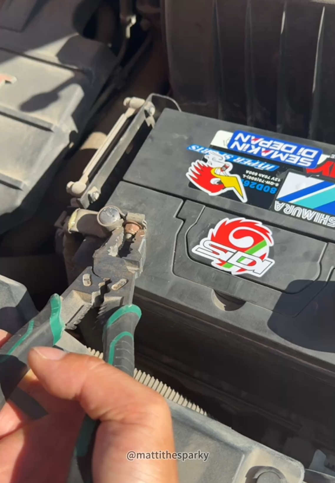 El fin de la pérdida de batería y de los amigos que piden coches prestados #batteryswitch #battery #carbattery #batteryloss #carmodification
