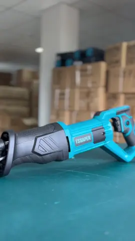 Transforme seu trabalho com a Serra Sabre TSSA900. Corte rápido e sem esforço / #tssaper #ferramentas #serrasabre 