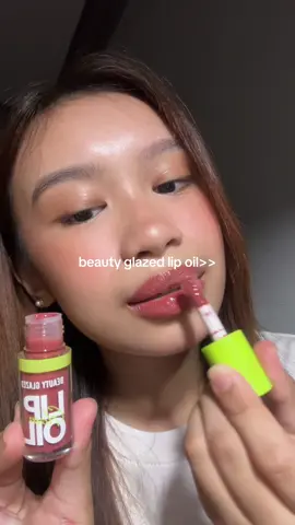 first swipe and I’m inlove 😍😝 @beautyglazed 💖 #fyp #affordable #beautyglazed #makeup #lipoil 