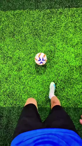 Learn this crazy & simple skill in minutes ⏱⚡ . . #football #Soccer #footballskills #tutorial #foryoupage 