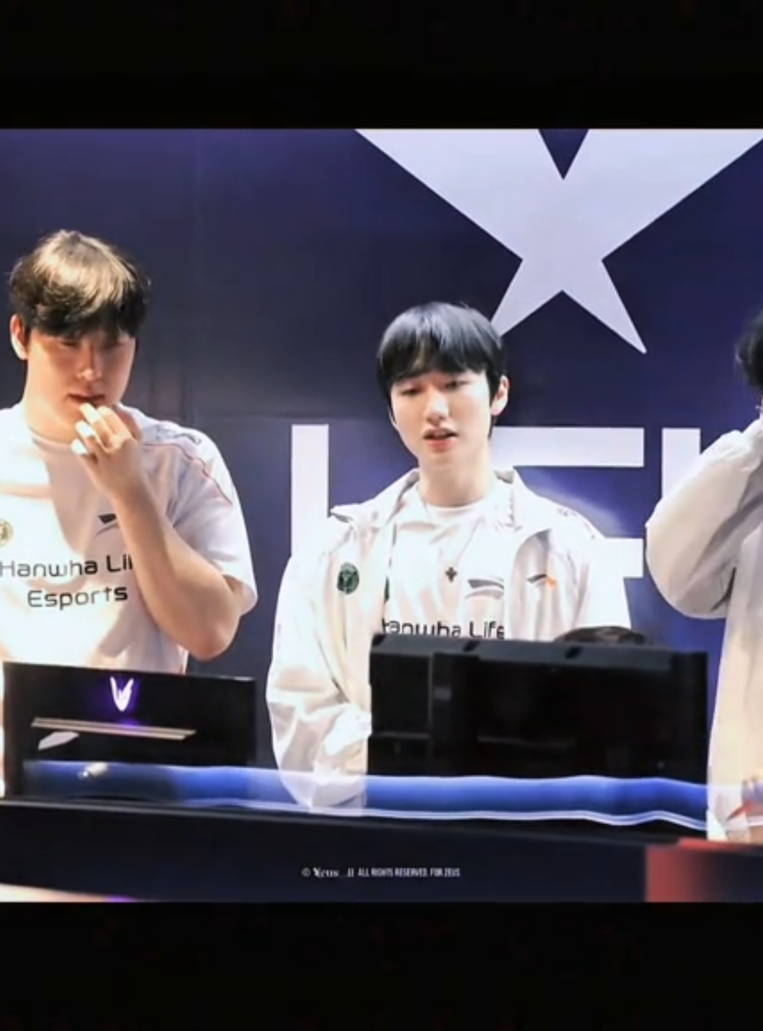 Họ biết fans cũng mệt mỏi lắm và họ cũng vậy , họ vẫn đang cố gắng mong rằng fans cũng vẫn sẽ tin tưởng và cổ vũ họ ❤️ #Zeus #Peanut #Zeka #Viper #Delight