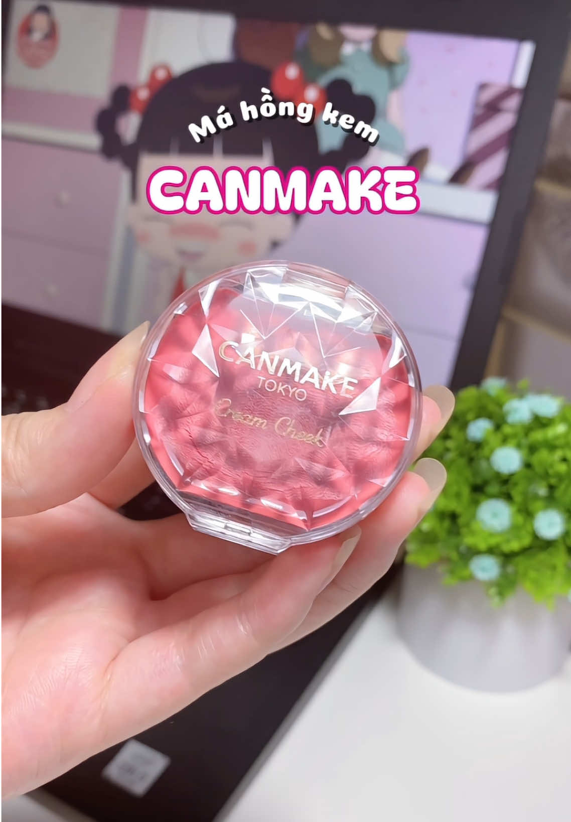 Dùng em nó mà má cứ hây hây ửng hồng như 