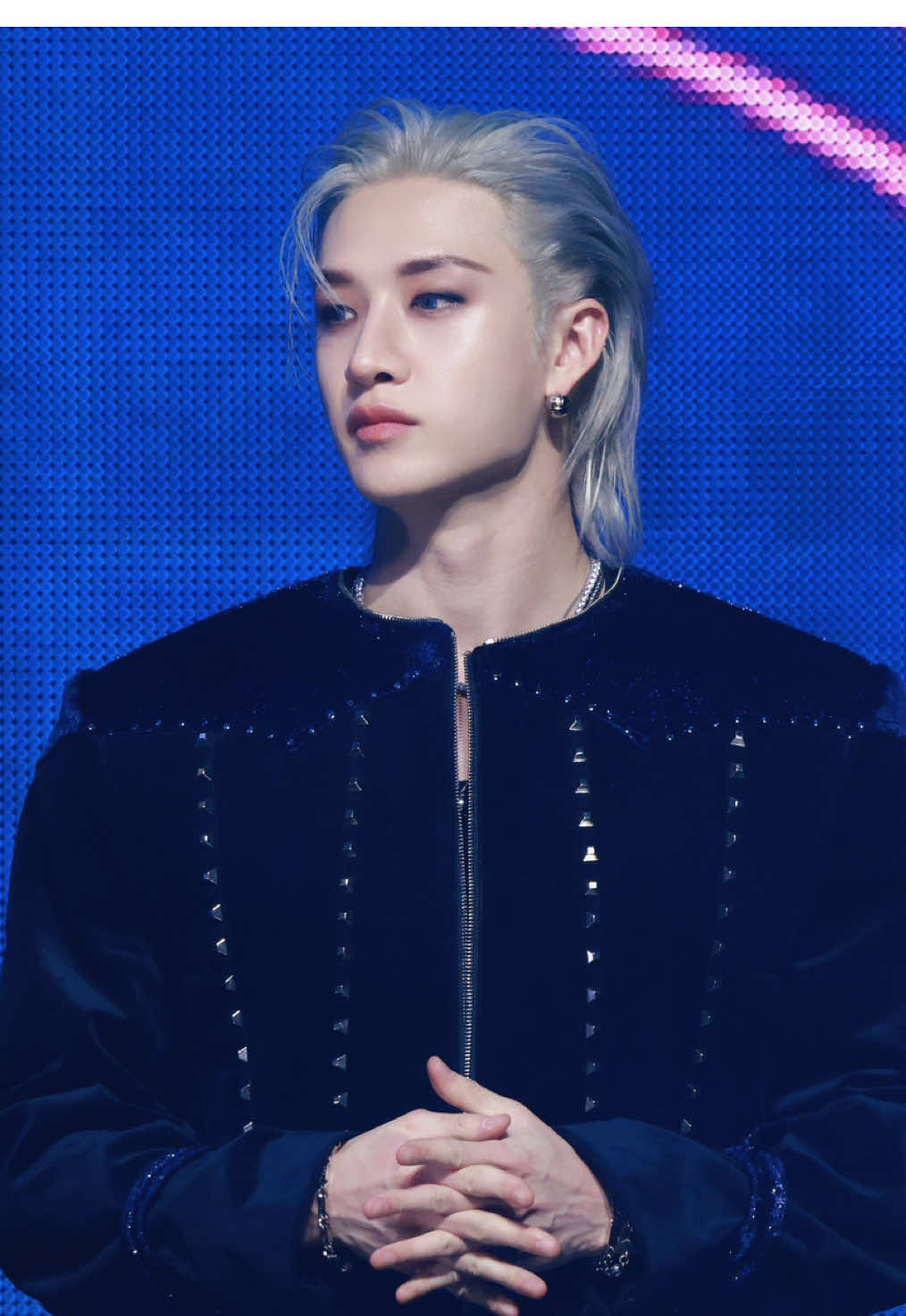 the silver hair?!? I ACTUALLY CANT HE LOOKS FUCKING AMAZING OMG.  - @Stray Kids #bangchan #straykids #skz #skzstay #fyp 