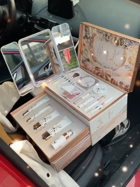 #makeup#kit#makeupproducts#foryou#beautyspot @TiktokPakistanOfficial  @TikTok 
