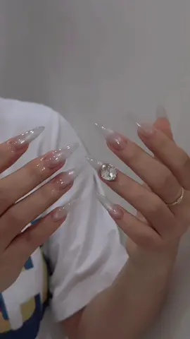 Khách đòi bộ móng trong veo. Ok có liền🥰 #nails #xuhuong #maunailxuhuong #matmeoanhtrang 