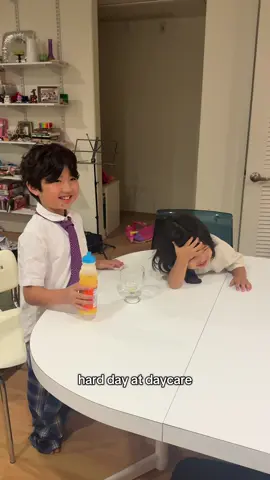 Hazel dedicated to drink everything at once lol😭