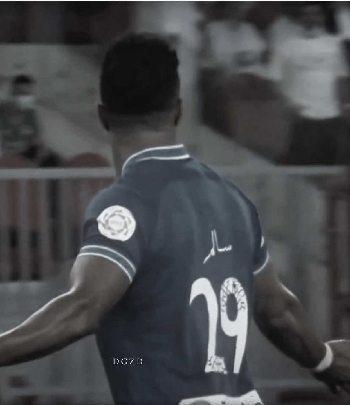 قائد نخبة المحترفين المحليين ، المنافس الاول لكبار الاسماء 