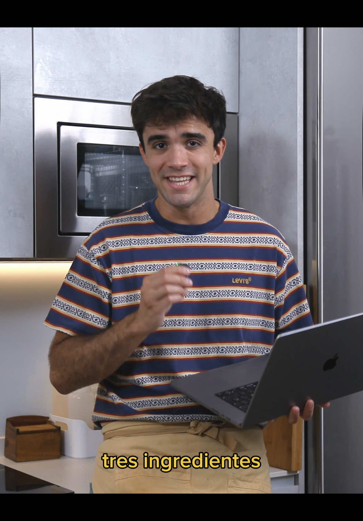 🍝 las cuatro pastas clásicas romanas: carbonara, amatriciana, cacio e pepe y gricia, todas diferentes combinaciones de pecorino romano, guanciale y pimienta negra!! cuál es vuestra favorita?  🗒️ si queréis la receta de cualquiera de ellas, las tenéis en mi vídeo de YT “Hago todas las pastas clásicas italianas”  #Receta #recetas #pasta #cocina #cocinar   