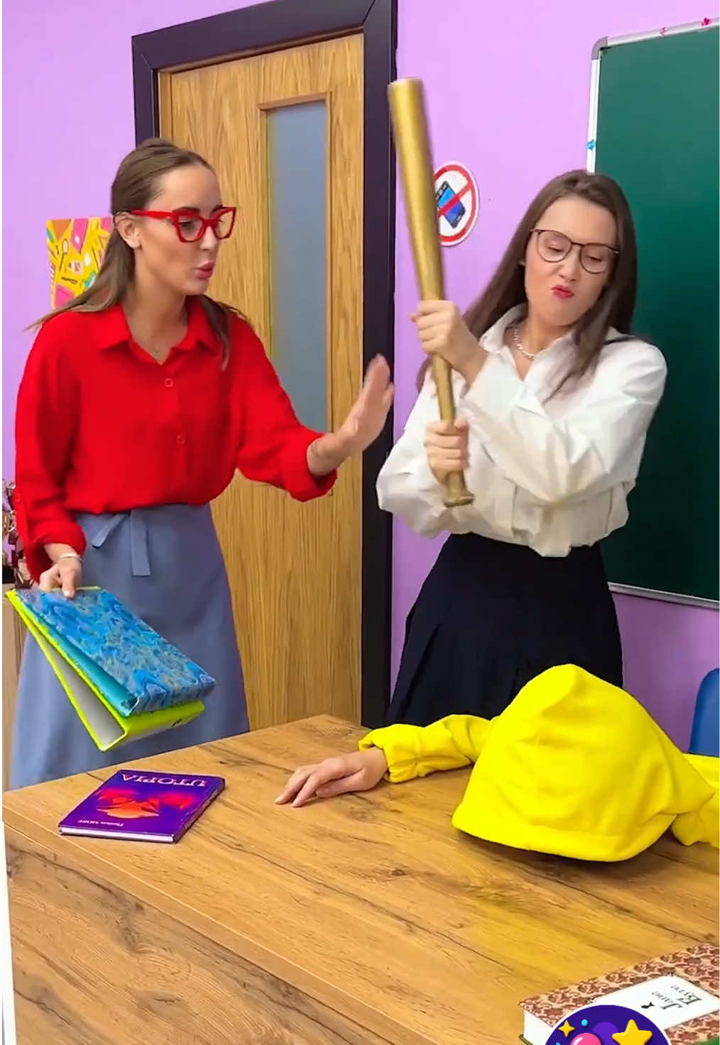 Easy way to prank 🙌 your teacher! 👩‍🏫 THE FAKE 🥸 HEAD 🙂‍↕️EXPLODED CRAZY 😝 PRANK!