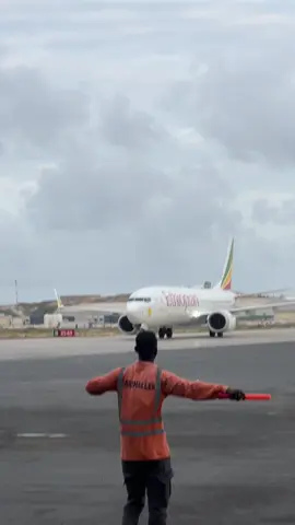 #ethiopia #marshalling✈️✈️🖤 #airplane #airtrafficcontrol #fyp 