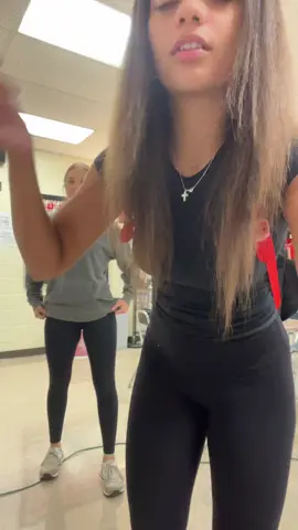 WHERE DA KICK BACKS AT #yuhh #dance #oldtrend #period #fyp 