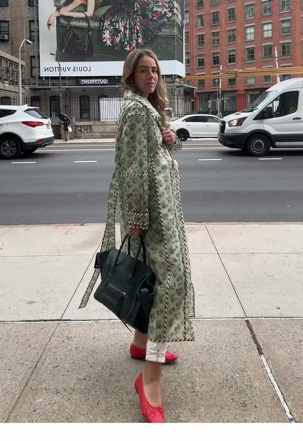 sunshine is great but this @ALÉMAIS raincoat is better…definitely my best @Poshmark find to date  #OOTD #rainydayoutfit #ootdinspo #fallfashion 