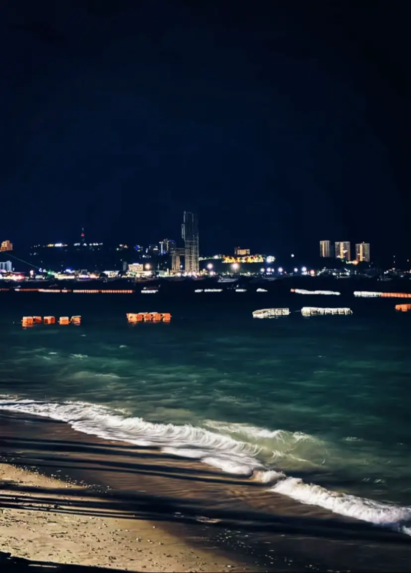 เพลงนี้เป็นคำขอจากใจผู้ที่ไม่ต้องการให้ความสัมพันธ์เปลี่ยนไป แม้เวลาจะผ่านไป อยากให้ความรักยังคงเหมือนเดิม—ไม่ลดลง ไม่ต้องหวือหวา แค่ความมั่นคงตลอดไปจากใจ ไม่ว่าจะผ่านไปนานแค่ไหน “ขอให้เหมือนเดิม” คือความตั้งใจอย่างใส่ใจในเสี้ยววินาทีนั้นจริง ๆ.