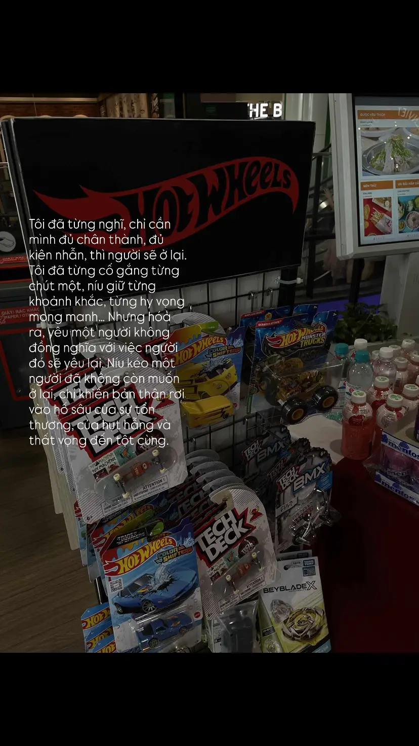 Níu kéo một người đã không còn yêu, Là tự biến mình thành kẻ đáng thương nhất.#xh #caption #tiktok @TikTok 