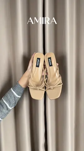 Pilihan tepat buat kamu yang mau tampil cantik tanpa ribet ✨ #PluviaShoes  #AmiraHeels #heelswanita #SimpleAndChic #Heels5cm 