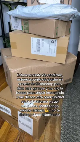 Aquí seguimos más fuerte creando contenido somos tiktokshop bendita sean todas esas mamitas que lucha han día a día pa salir adelante en el tiktokshop espero que todas sigamos creciendo y generando ventas #muestrasgratis #tiktokshop #creatorsearchinsights #trabajodesdecasa #tiktokshop 