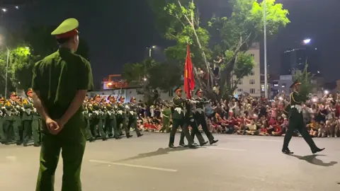 Các bạn miền Nam đã yên tâm với ce miền Bắc chúng tớ chưa 😆 Đu concert vô cùng nhẹ nhàng nhé, chỉ hú hơi to để cổ vũ các chú thôi 🤭🤭🤭#dieubinhdieuhanh #A80 #quockhanh #xuhuongtiktok 