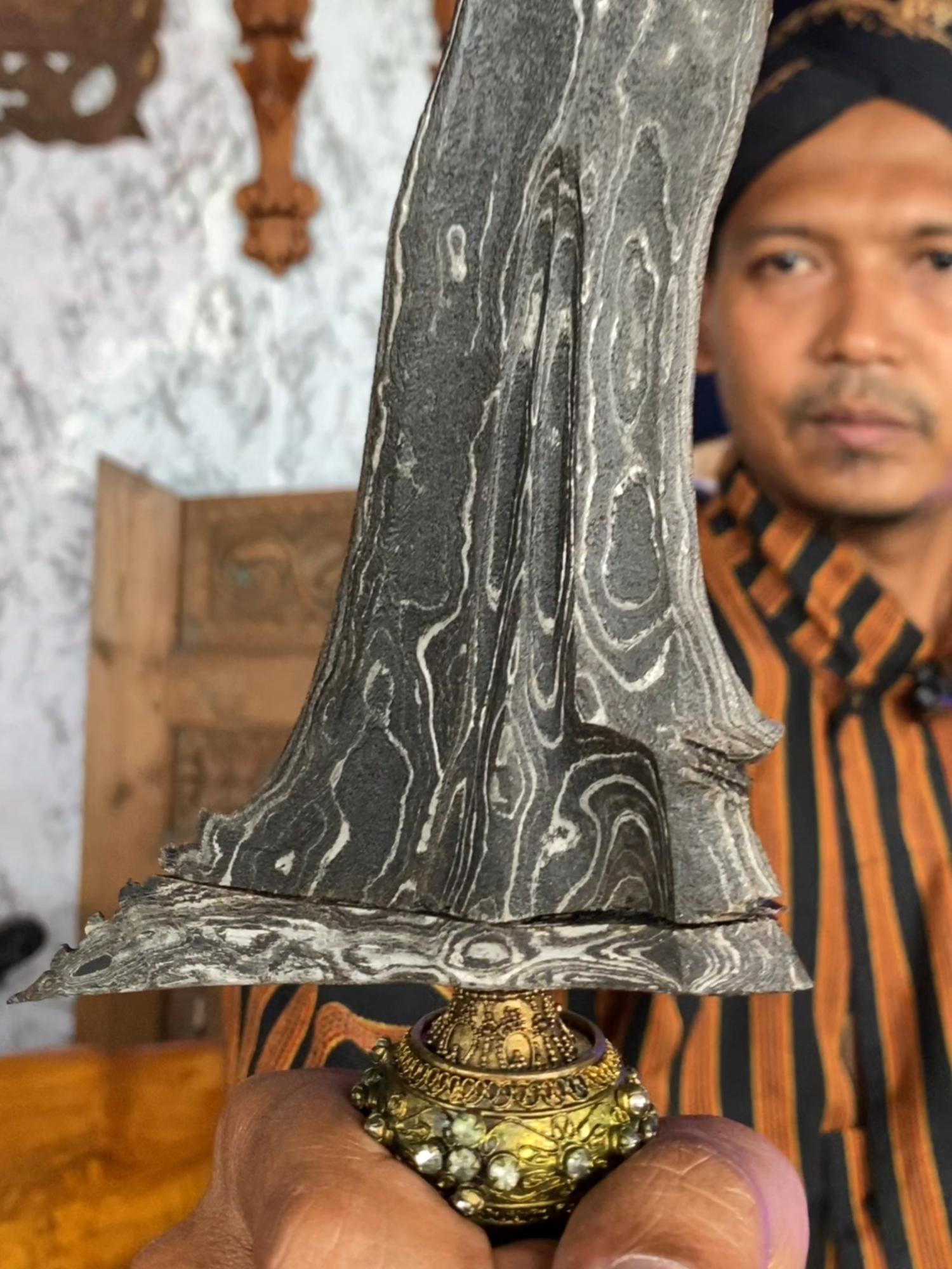 Keris dhapur Panji Paniwen pamor Pulo Tirto luk 13, koleksi Warung Antik... #warungantik #keris #kerispusaka #pusakaindonesia #budaya #budayajawa #kerispusakaindonesia #kerisnusantara #kerismataram #kerisantik #keristuban #kerisraksasa #budayaindonesia #ethnic #pusaka #pusakanusantara #history #etnik #kuno #antik #majapahit #sriwijaya #medang #kerajaanmedang #medangkamulan #bethok #kadga